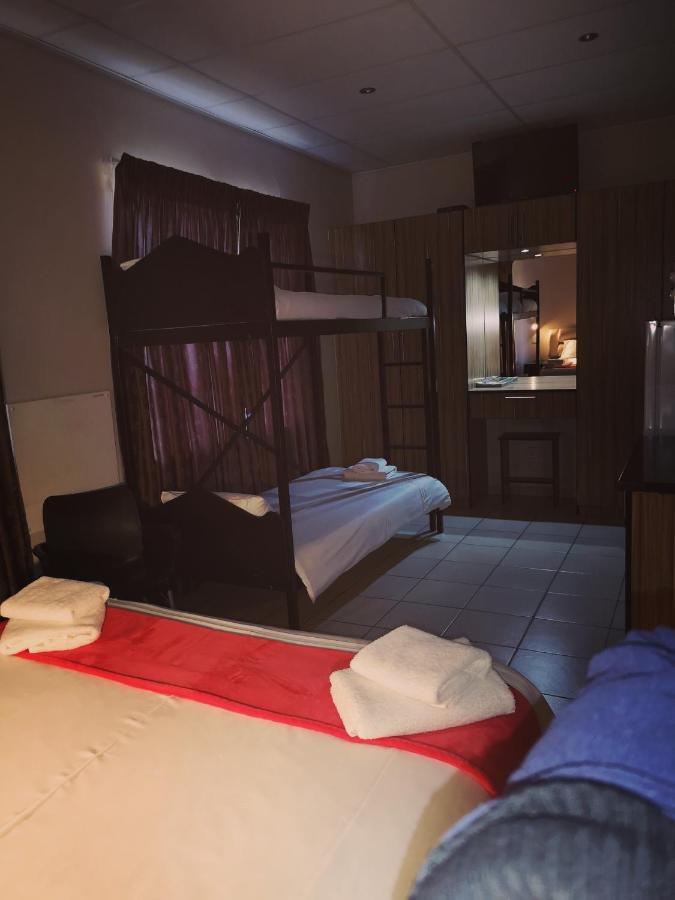 Aaa Rose Garden Guesthouse Mookgophong 외부 사진