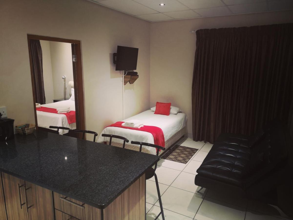 Aaa Rose Garden Guesthouse Mookgophong 외부 사진